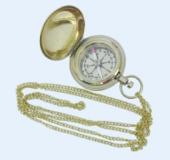 Kompass in Taschenuhrform mit Kette, Messing, Dm: 5cm