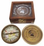 Kompass, Messing antik, Dm: 7,5cm, in der Holzbox mit Glasdeckel