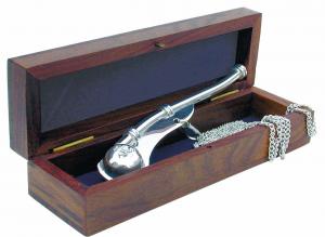 Bootsmannspfeife mit Kette, versilbert, 12,5cm, in der Holzbox